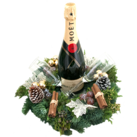 Fles Champagne Moët Met Gedecoreerde Kerstkrans En Champagne Glazen
