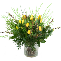 Gele Tulpen Met Voorjaarstakken ( Niet Leverbaar Ivm Seizoen )
